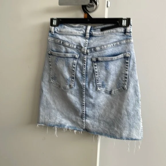 DECJUBA size 6 NEW denim skirt. Has stretch. - Picture 5 of 8